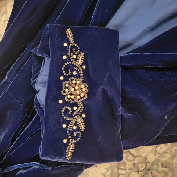 Frederic's Toronto Blue Velvet Robe - Picture 2 of 4